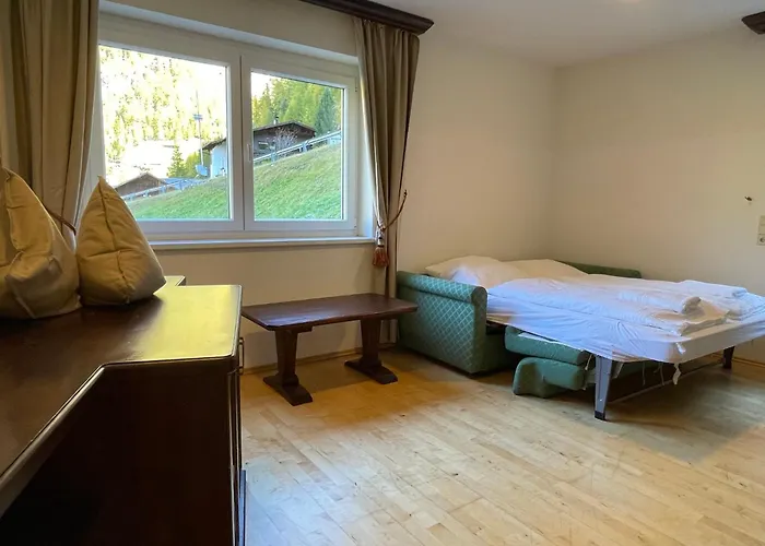 International House Zw 14 *