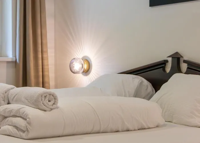 International House Zw 14 *